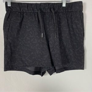 CRZ Yoga Shorts Pull On Tie Waist Leopard Cheetah Camo Print Pockets Knit Black‎